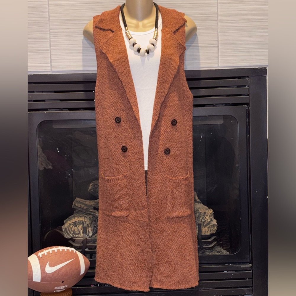 Love Tree Long Front Pocket Sleeveless Knit Vest. LARGE 
Color is Clay! NWT
